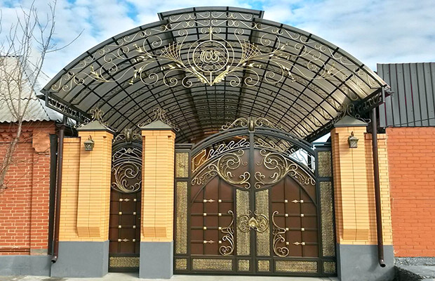 Купить или заказать ворота для дома с навесом - стильные и надежные решения для вашего участка в Урюпинске от 42606 руб | ВоротМастер-Рюп